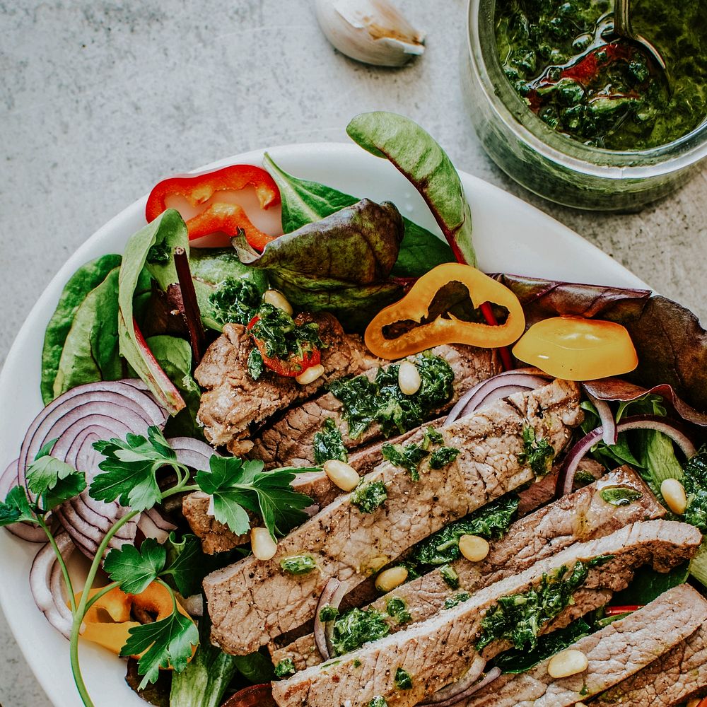 Homemade grilled beef salad with green pesto and pine nuts recipe