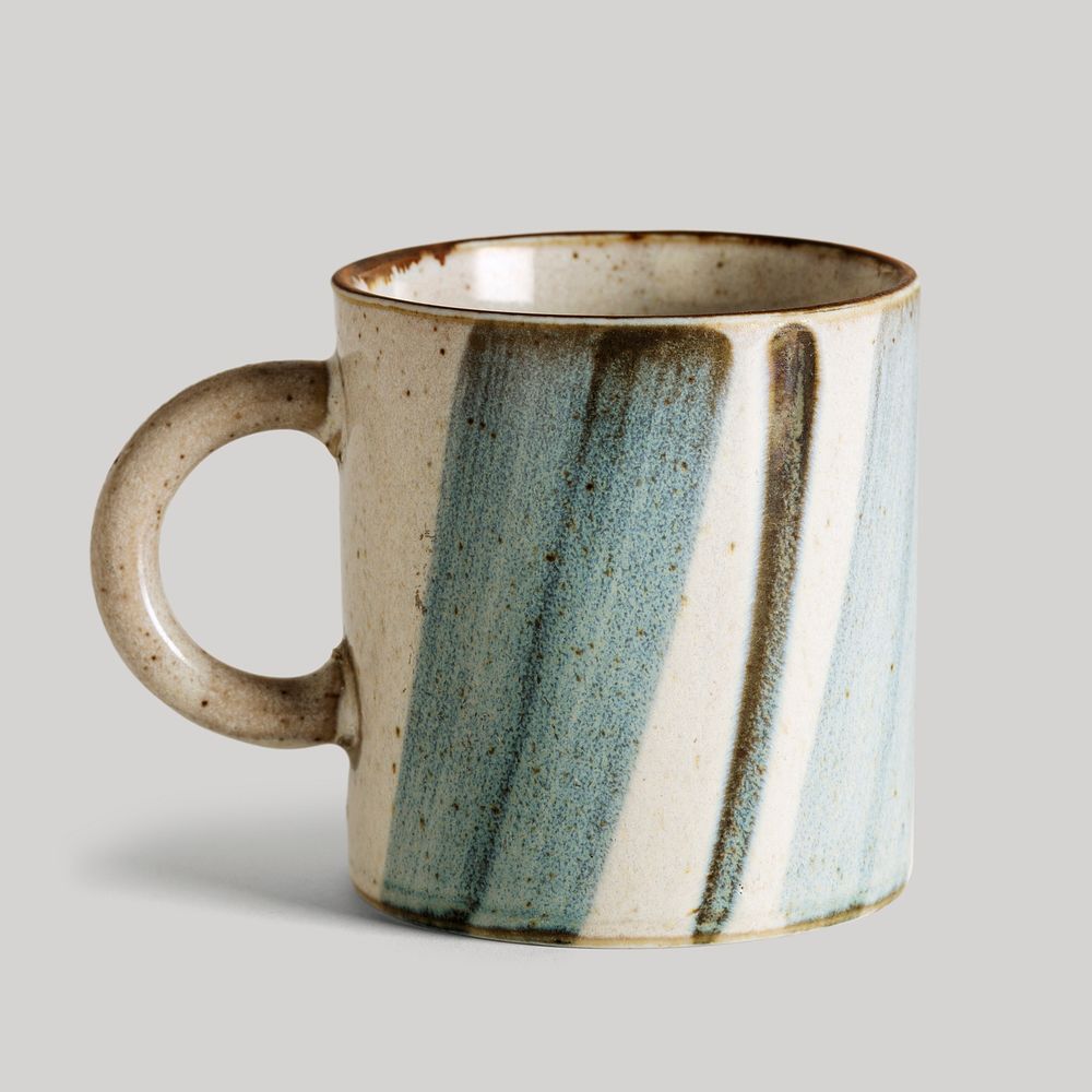 Rustic mug mockup with brush strokes design resource