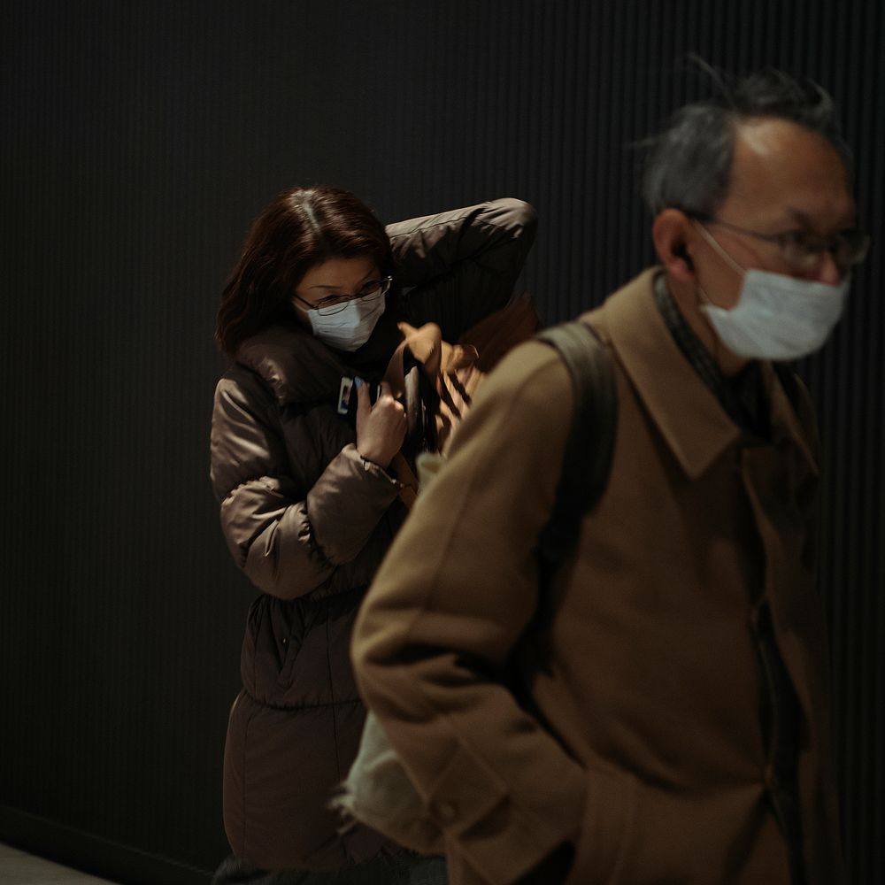 Commuters wearing disposable masks hoping to prevent the spread of corona virus (COVID-19). FEBRUARY 27, 2020 -  YOKOHAMA…