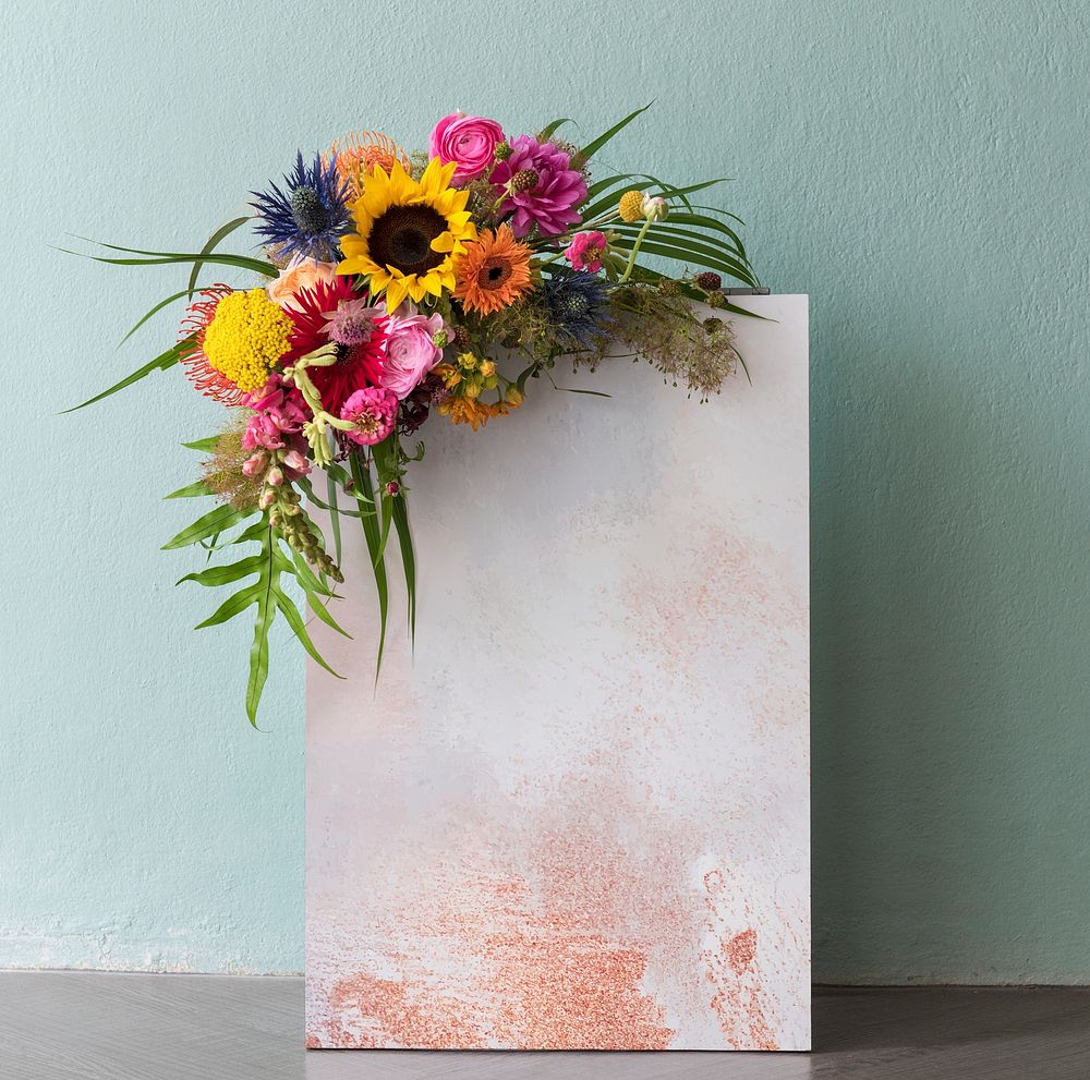 Blank blooming floral board design