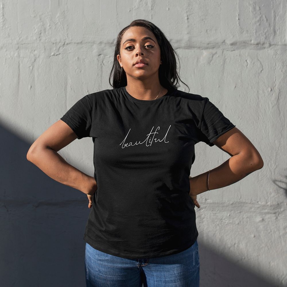 Beautiful t-shirt black women&rsquo;s simple streetwear outdoor shoot