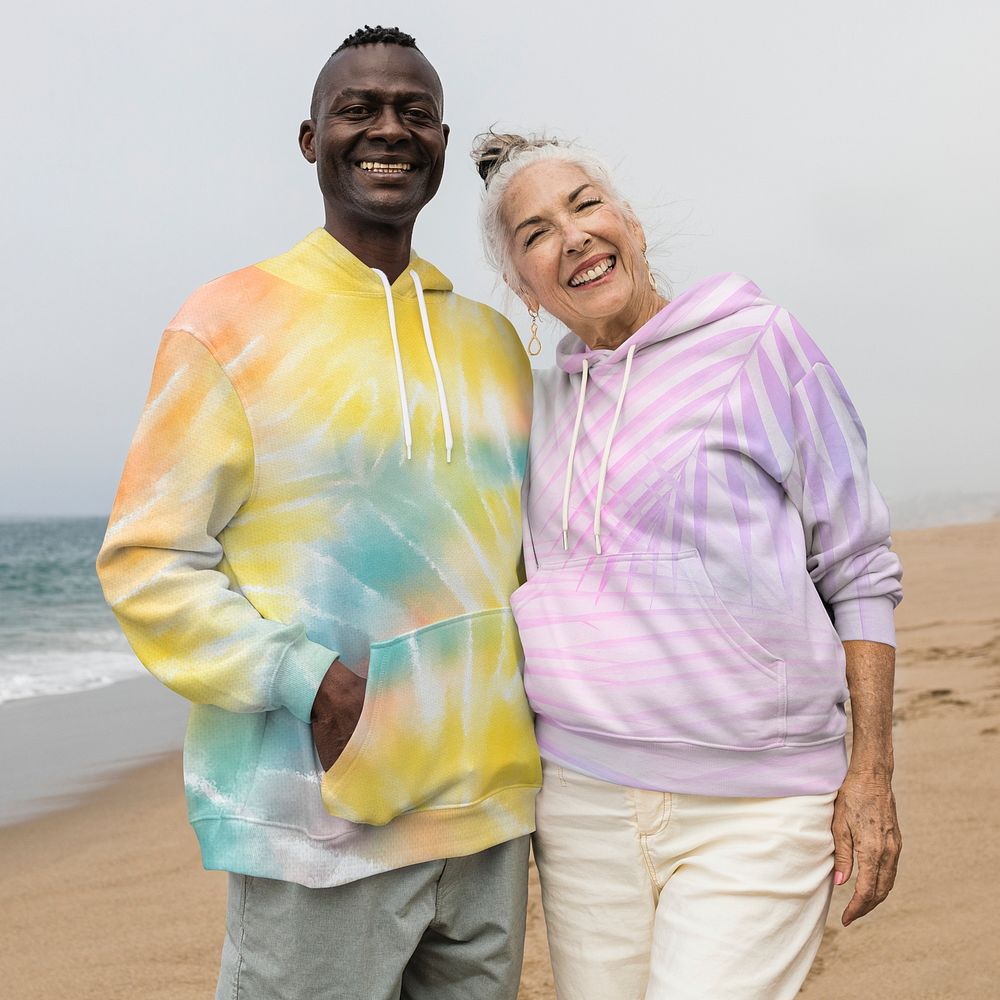 Hoodie mockup, couple on beach psd