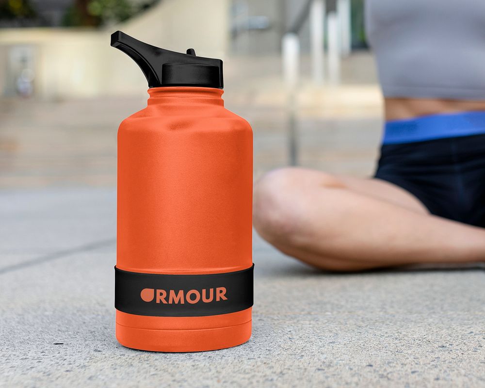 Reusable water bottle mockup psd