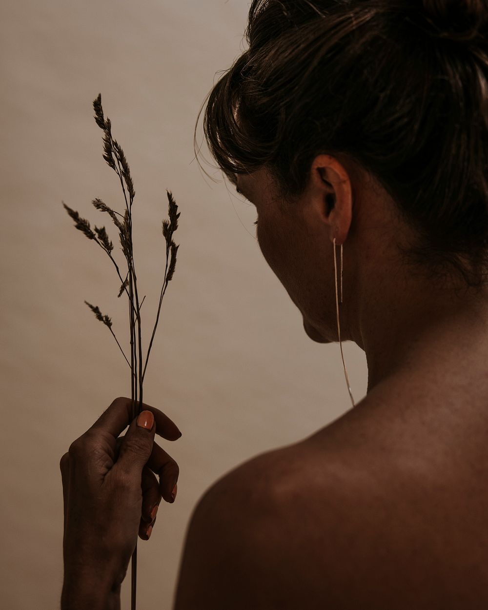 Woman holding dry lavender branch aesthetic