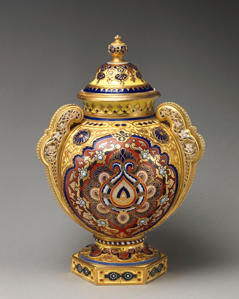 "Alhambra" vase with lid