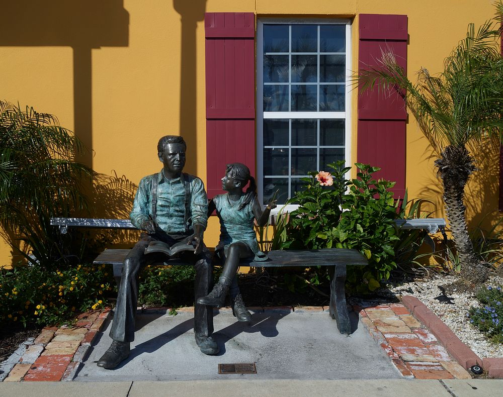                         Sculpture of a man and girl on a bench, whose sculptor is identified only as "Bedstefar" at…