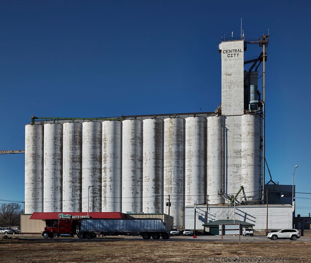                         A large grain elevator complex in Central City, Nebraska                        