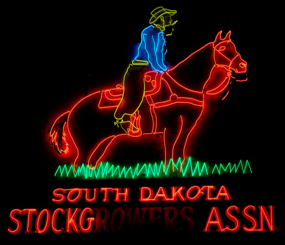                         Neon sign touting the South Dakota Stockgrowers' Association (minus the malfunctioning "growers"…