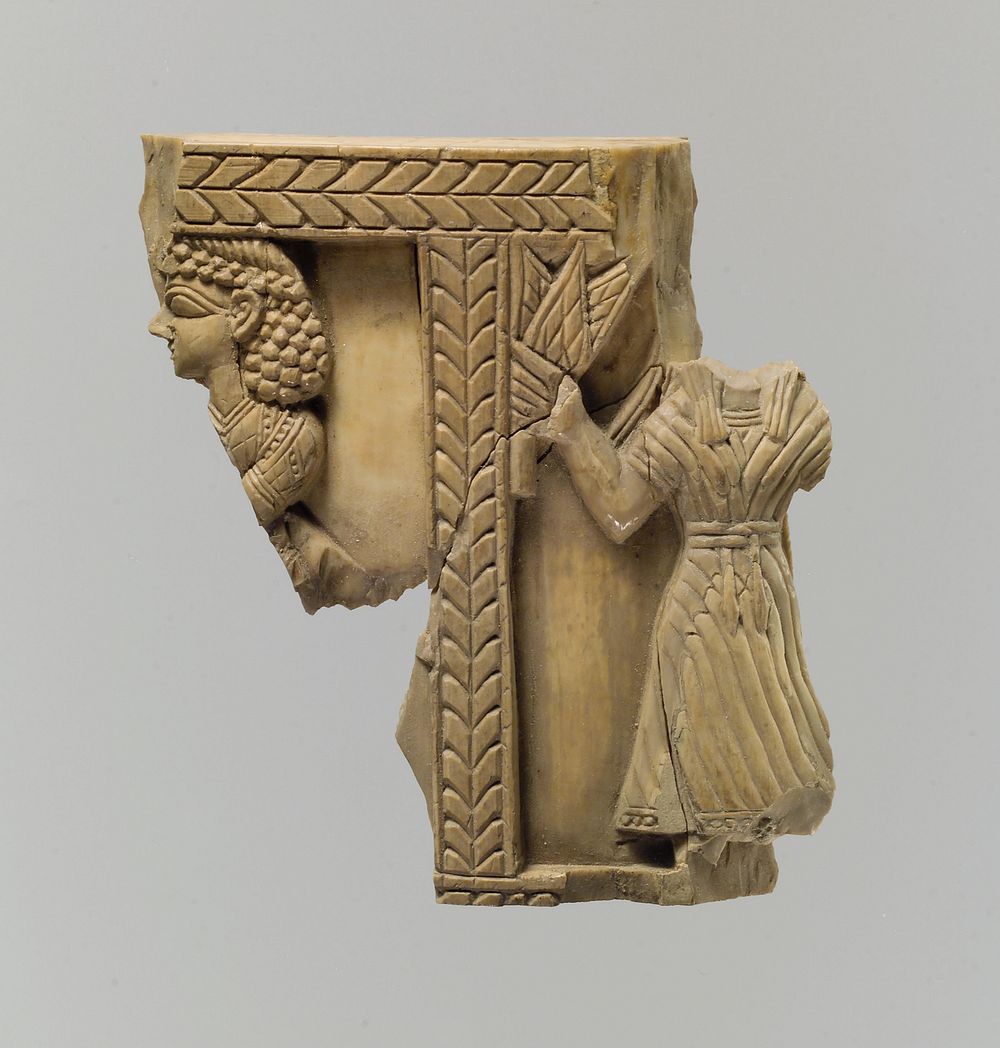 Cylindrical box fragment with female figures