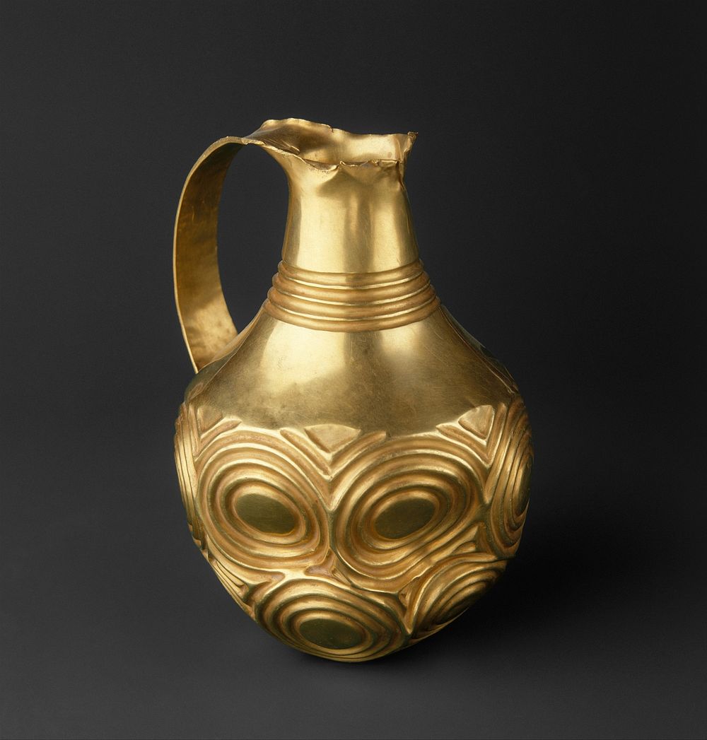 Ewer decorated with concentric circles