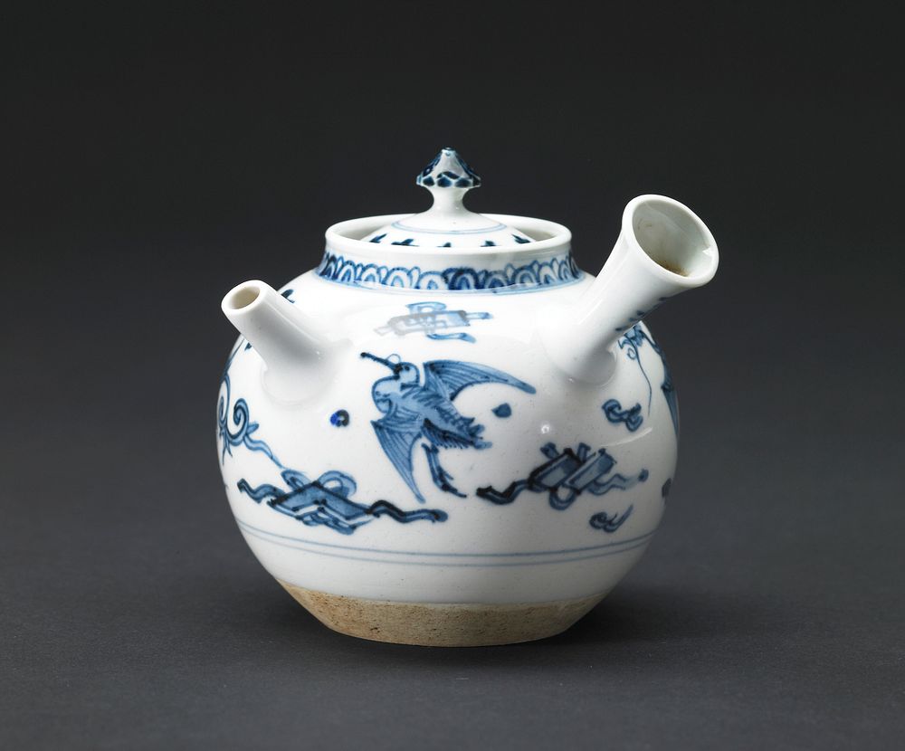 Side-handled Teapot kyūsu with Design of Phoenixes and Cranes
