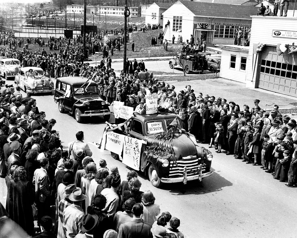 Gate Opening 1949 Oak Ridge