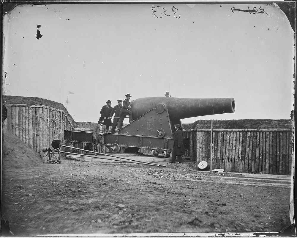 Cannon of largest size mounted in Fort, at Battery Rodgers. Photographer: Brady, Mathew, 1823 (ca.) - 1896. Original public…