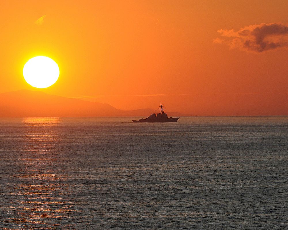 Guided-missile destroyer USS Higgins (DDG 76) is under way off the coast of Port-au-Prince, Haiti, Jan. 15, 2010.