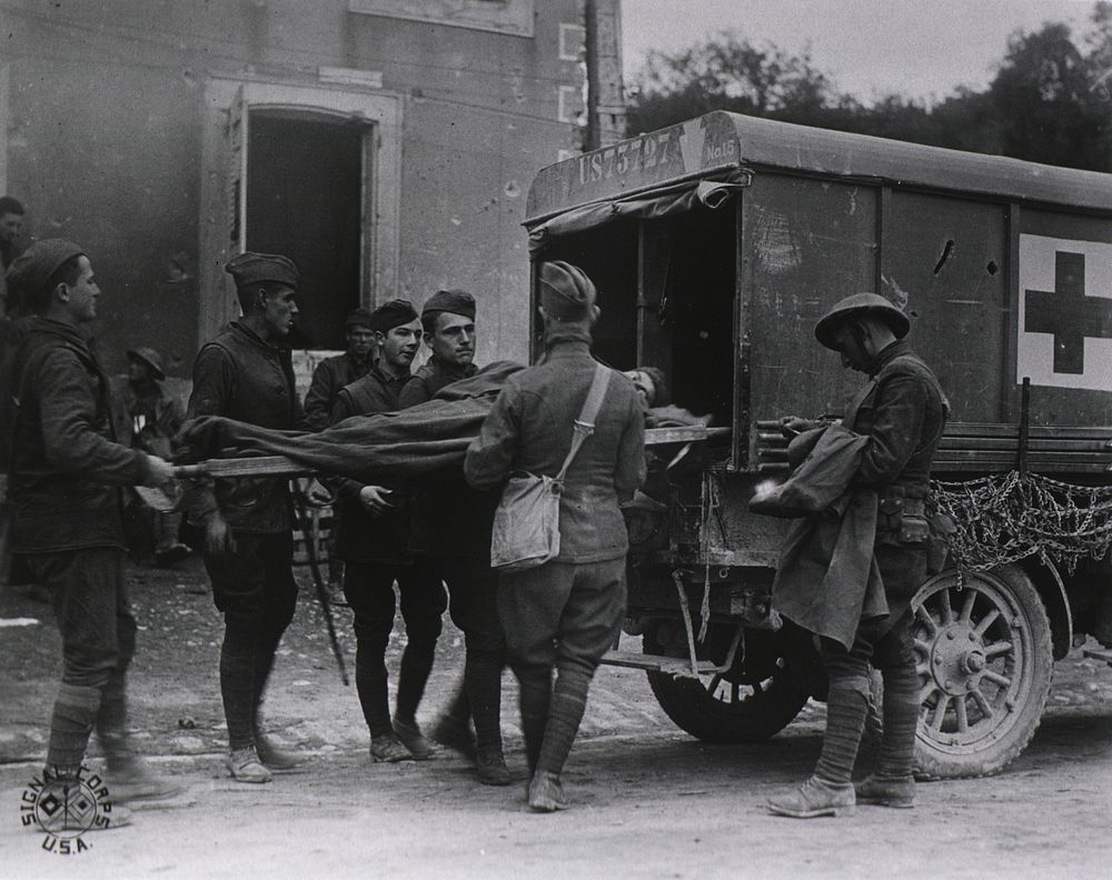 U.S. Army Field Hospital No. 28, Varennes, France: Wounded arriving at hospital 