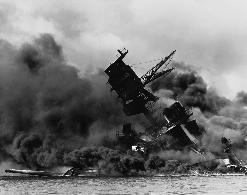 The USS Arizona (BB-39) burning after the Japanese attack on Pearl Harbor, 7 December 1941. USS Arizona sunk at en:Pearl…