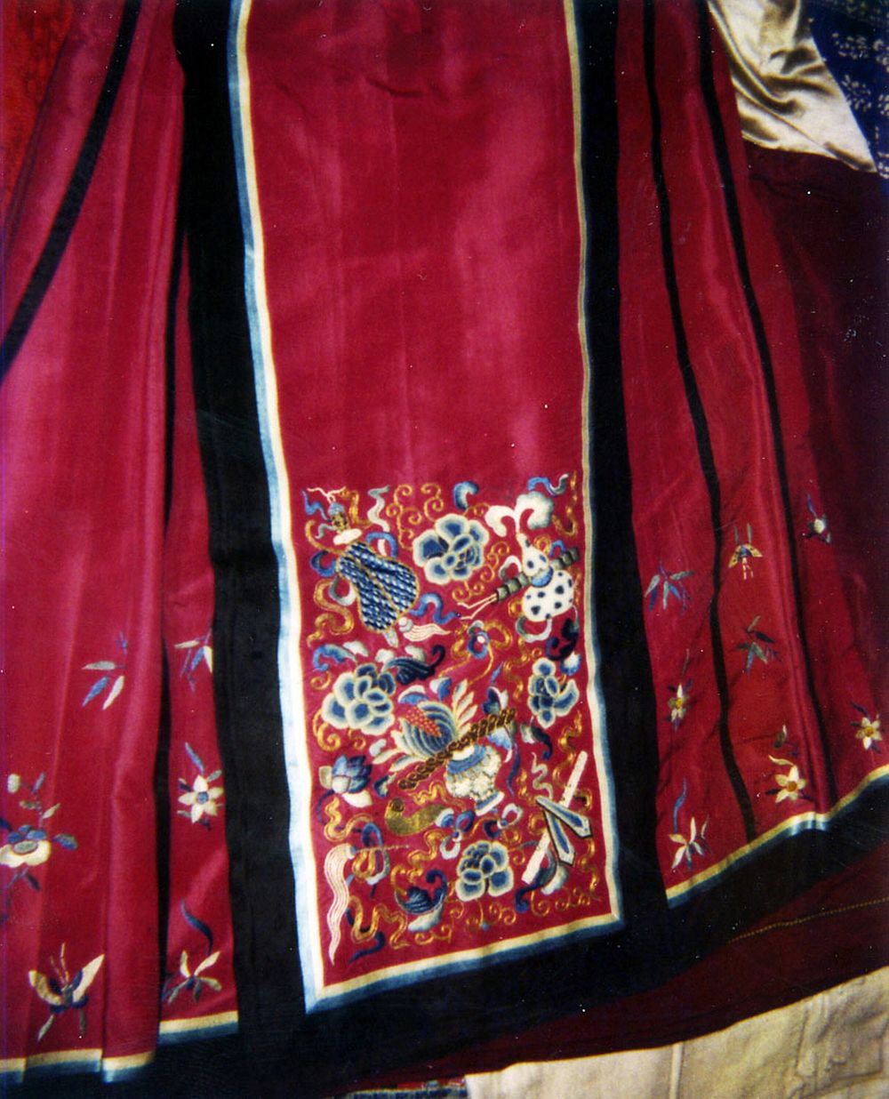 Woman's Qun (Skirt) by Han-Chinese