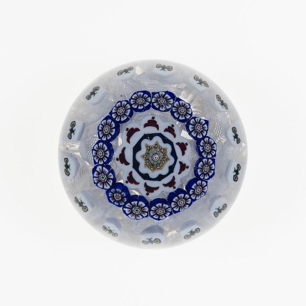 Paperweight by Baccarat Glassworks