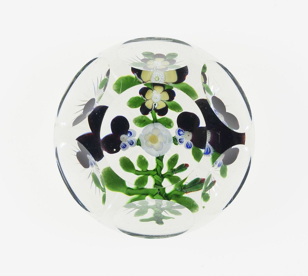 Paperweight by Baccarat Glassworks