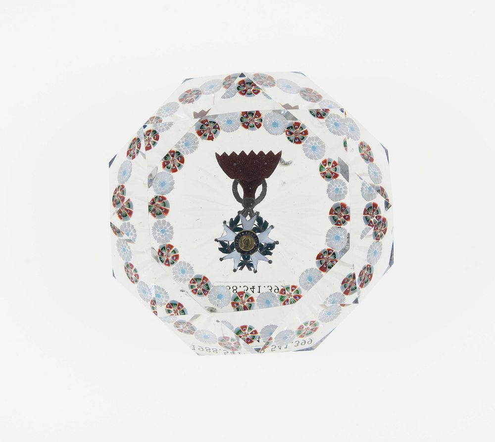 Paperweight by Baccarat Glassworks