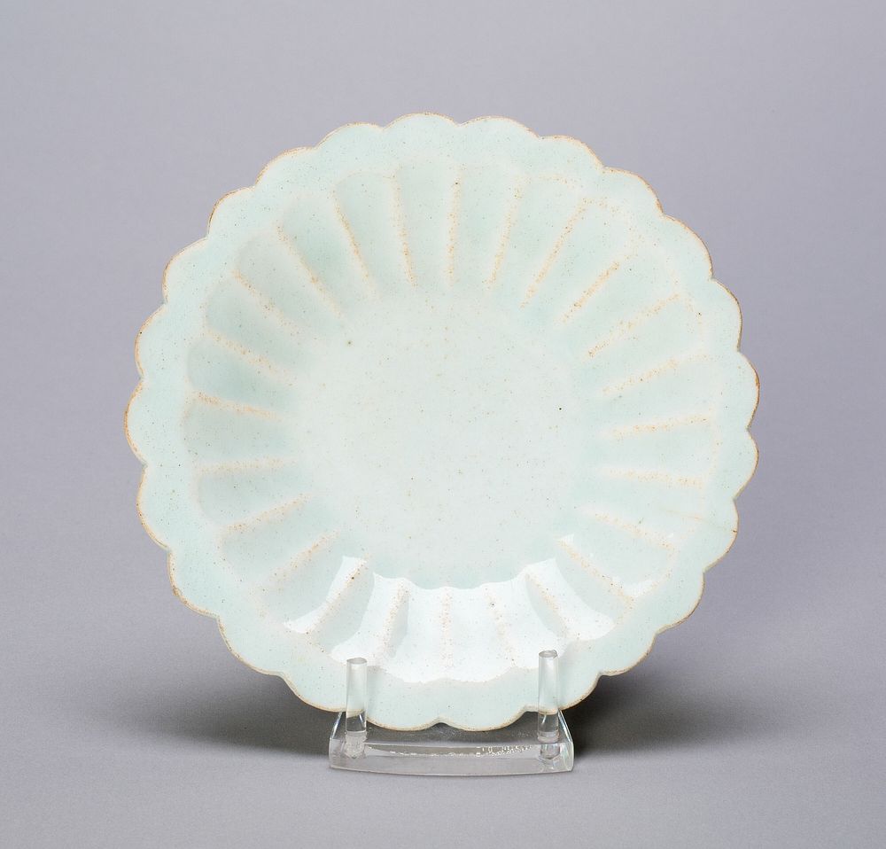 Dish with Lobed Cavetto and Foliate Rim