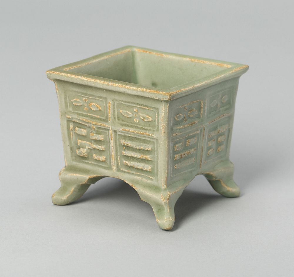 Square Jar with Archaistic "Trigrams" and Floral Scrolls