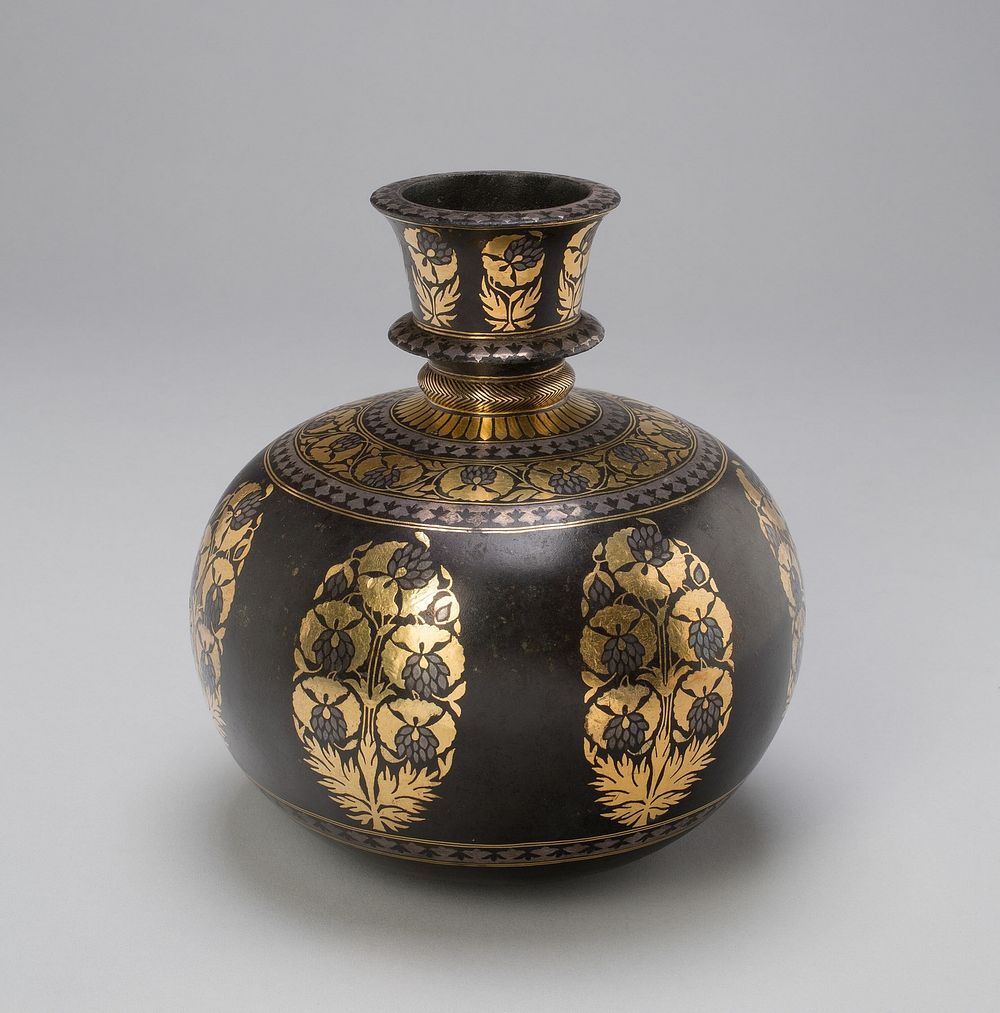 Globular Huqqa Base with Floral Design