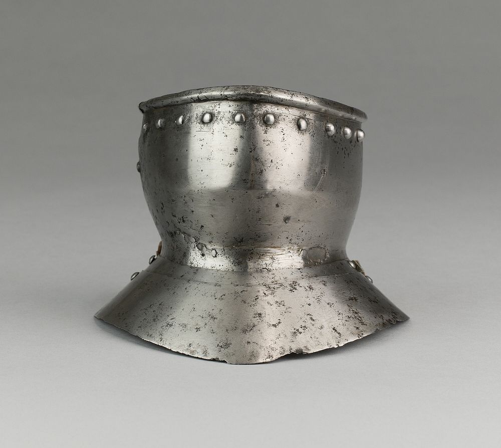 Bevor ("Falling Buff") with Two Gorget Pieces