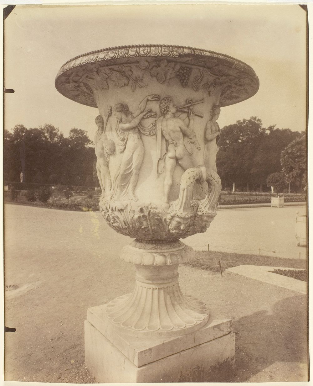 Versailles, Vase by Jean-Eugène-Auguste Atget