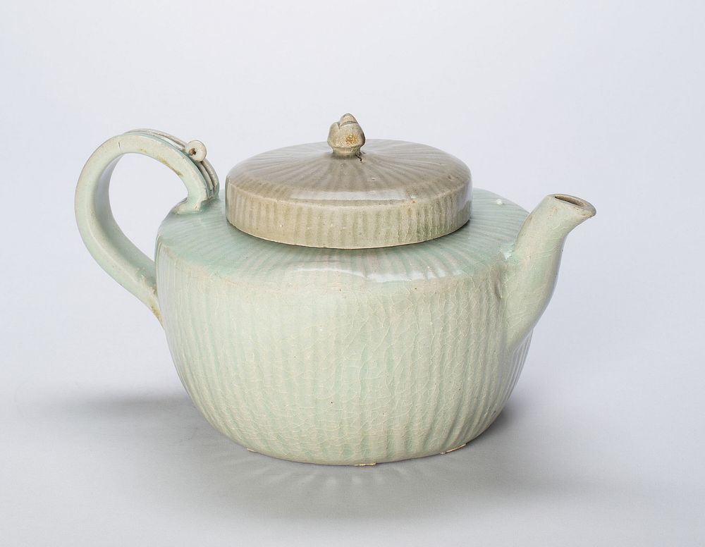Fluted Teapot