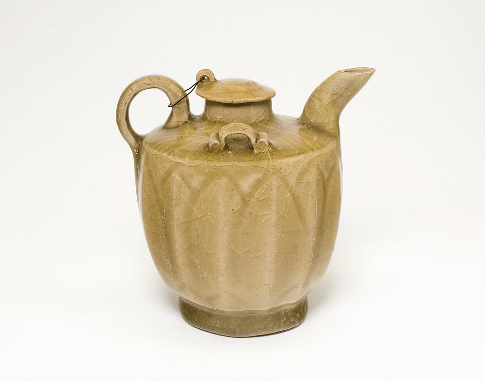 Covered Ewer with Upright Lotus Petals