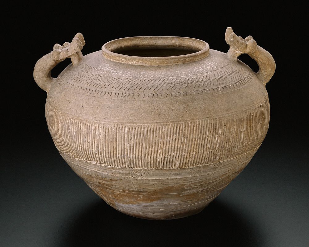 Jar in the Form of an Ancient Bronze Container (lei)