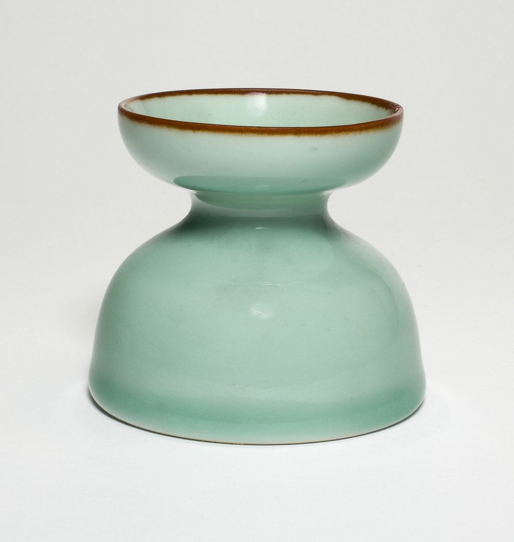 Celadon-Glazed Vase (Zhadou)