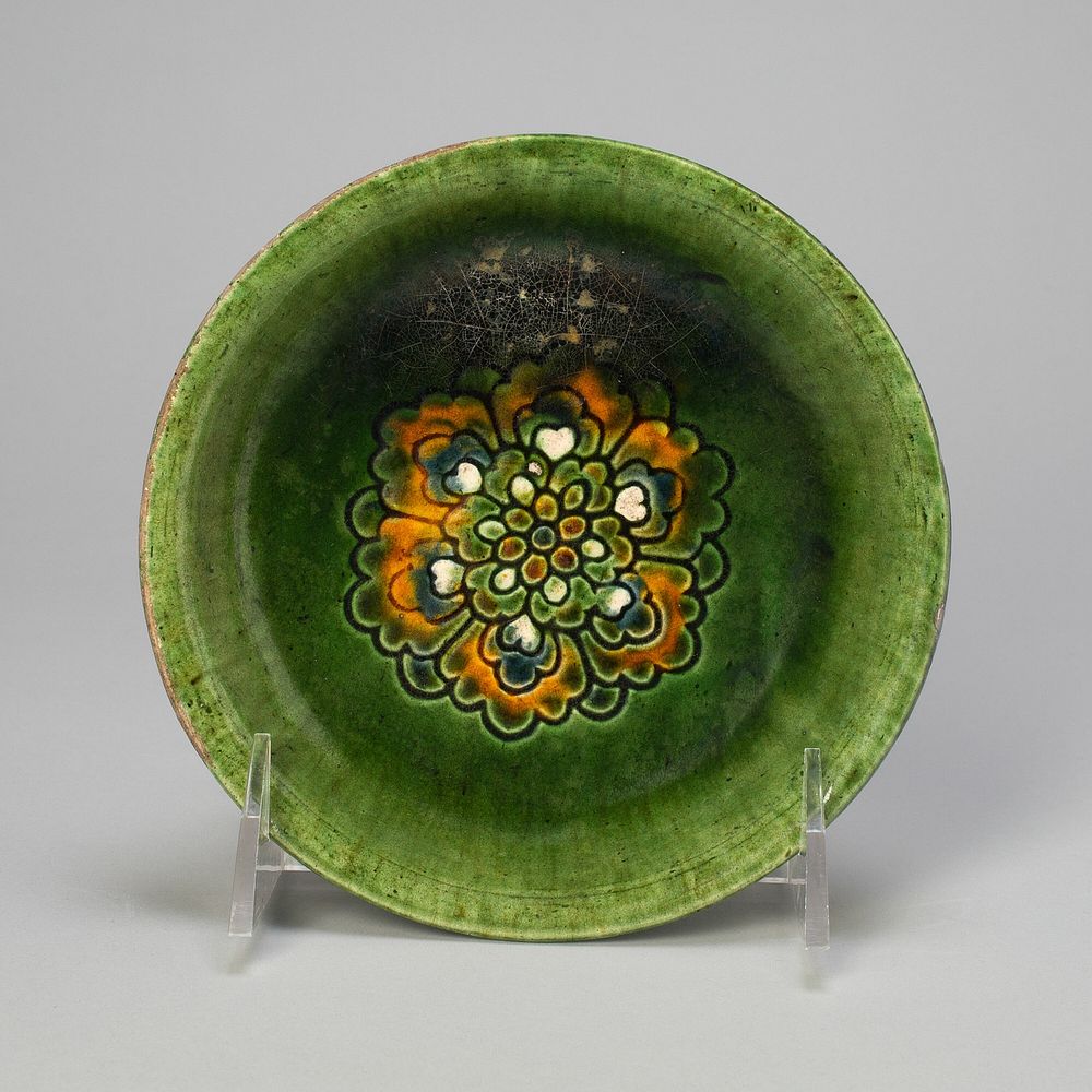 Shallow Dish with Rosette Design