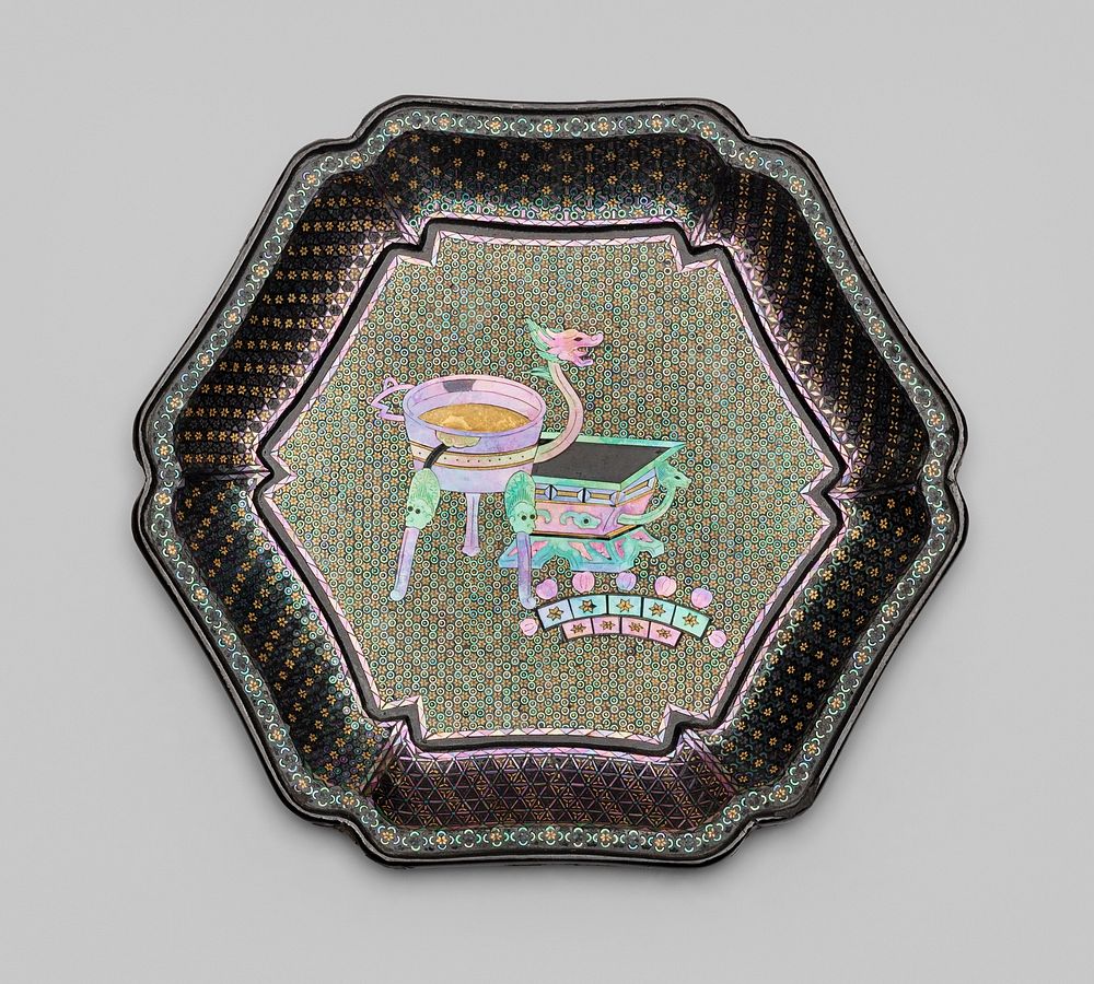 Dish with Images of Ancient Bronzes