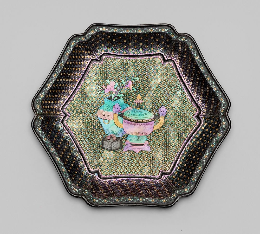 Dish with Images of Ancient Bronzes