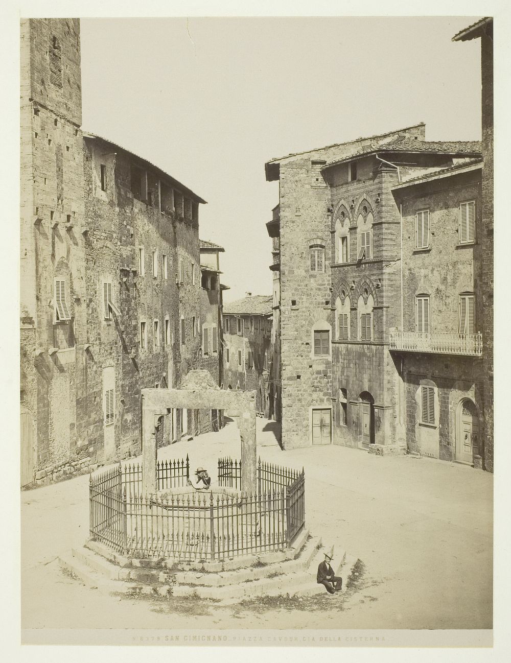 San Gimignano, Piazza Cavour cis della cisterna by Unknown