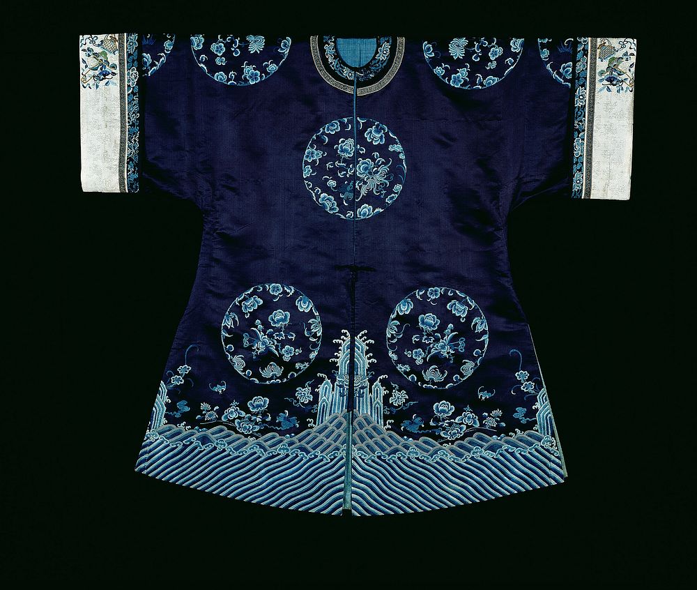 Woman's Waitao (Semiformal Domestic Surcoat) by Han-Chinese