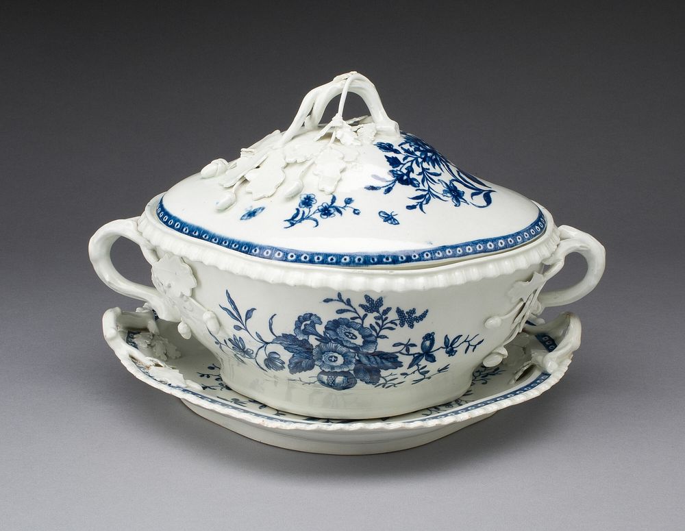 Tureen and Stand by Worcester Porcelain Factory (Manufacturer)