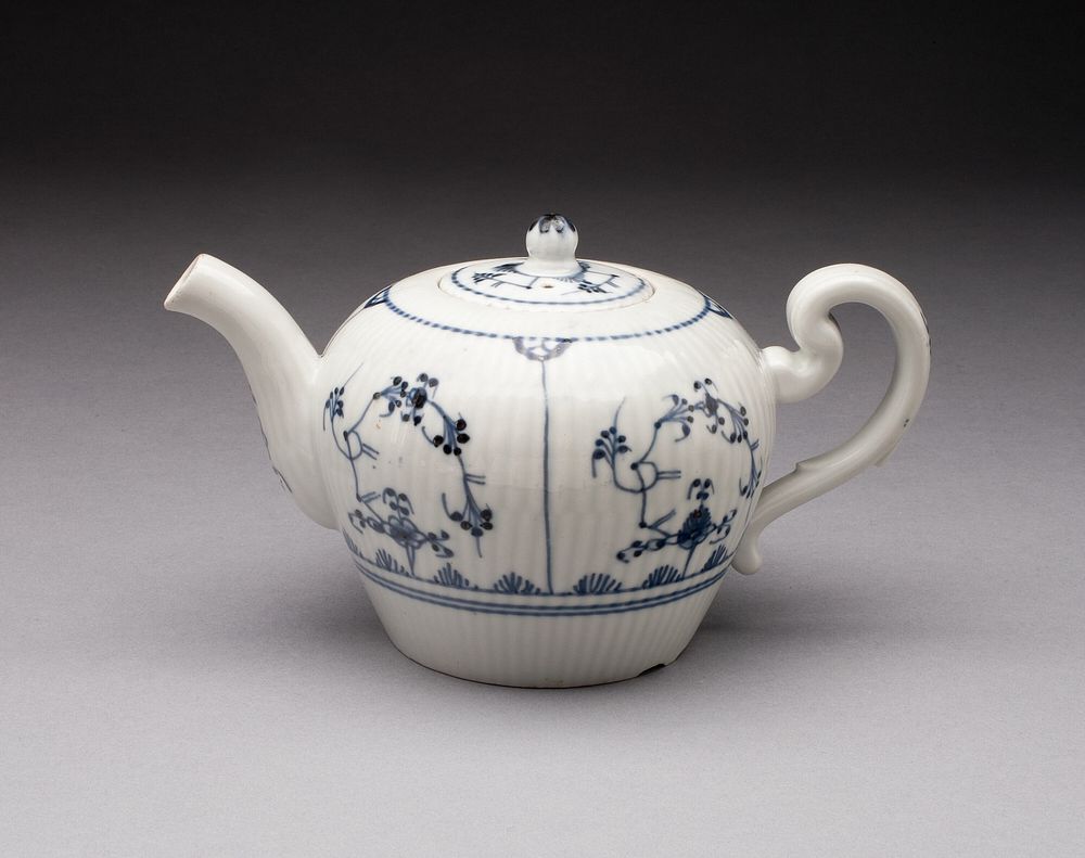 Teapot by Weesp Porcelain Factory