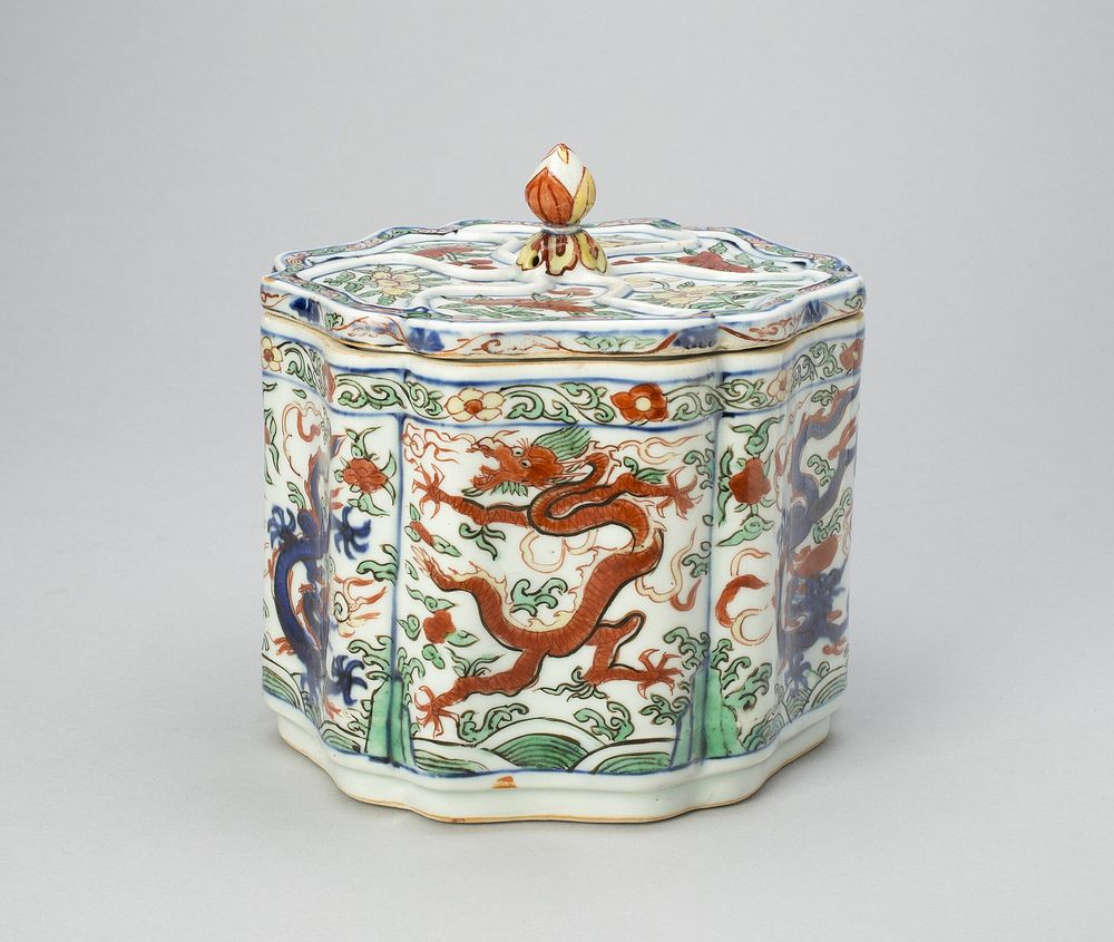 Covered Hexagonal Lobed Jar with Dragons Chasing a Flaming Pearl