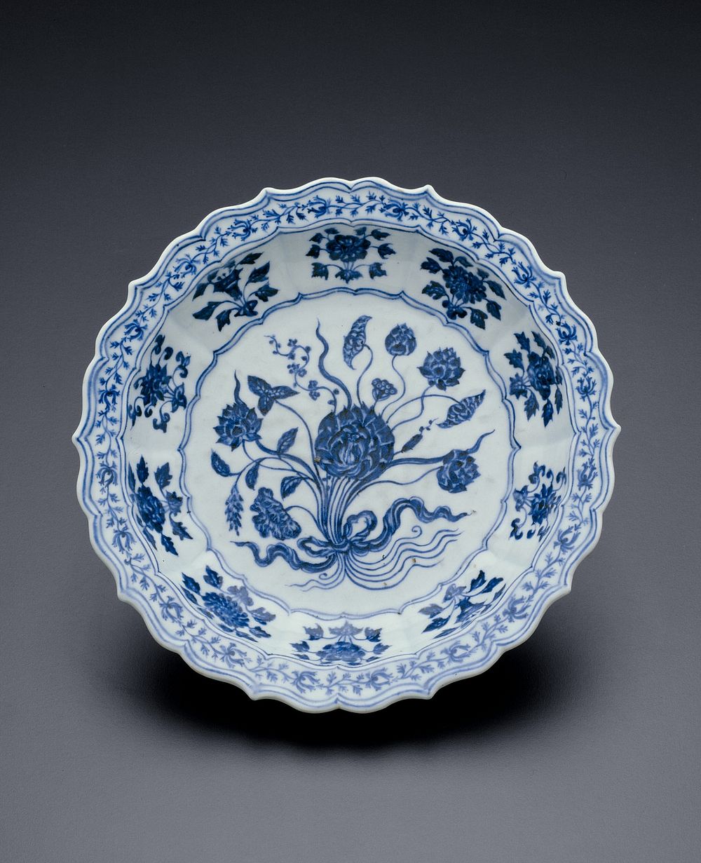 Lobed Dish with Bouquet of Lotus and Saggitaria