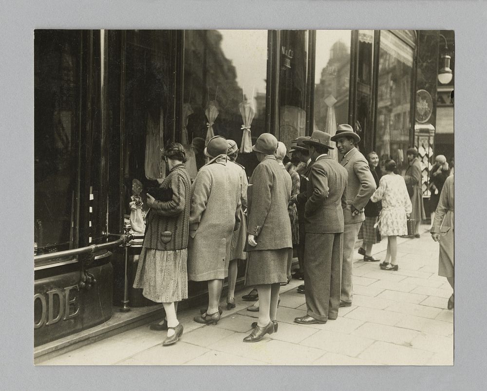 Untitled (crowd at store window)