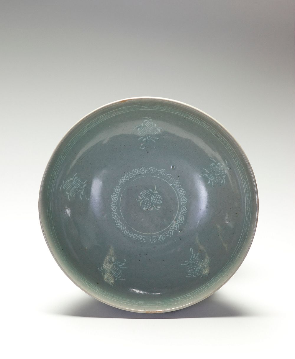 Bowl with Design of Lychees and Chrysanthemums