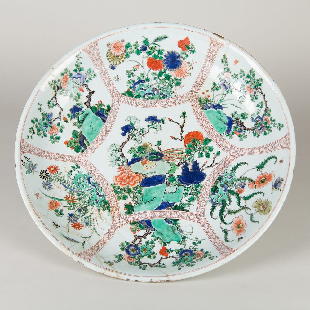 Plate with bird and flower
