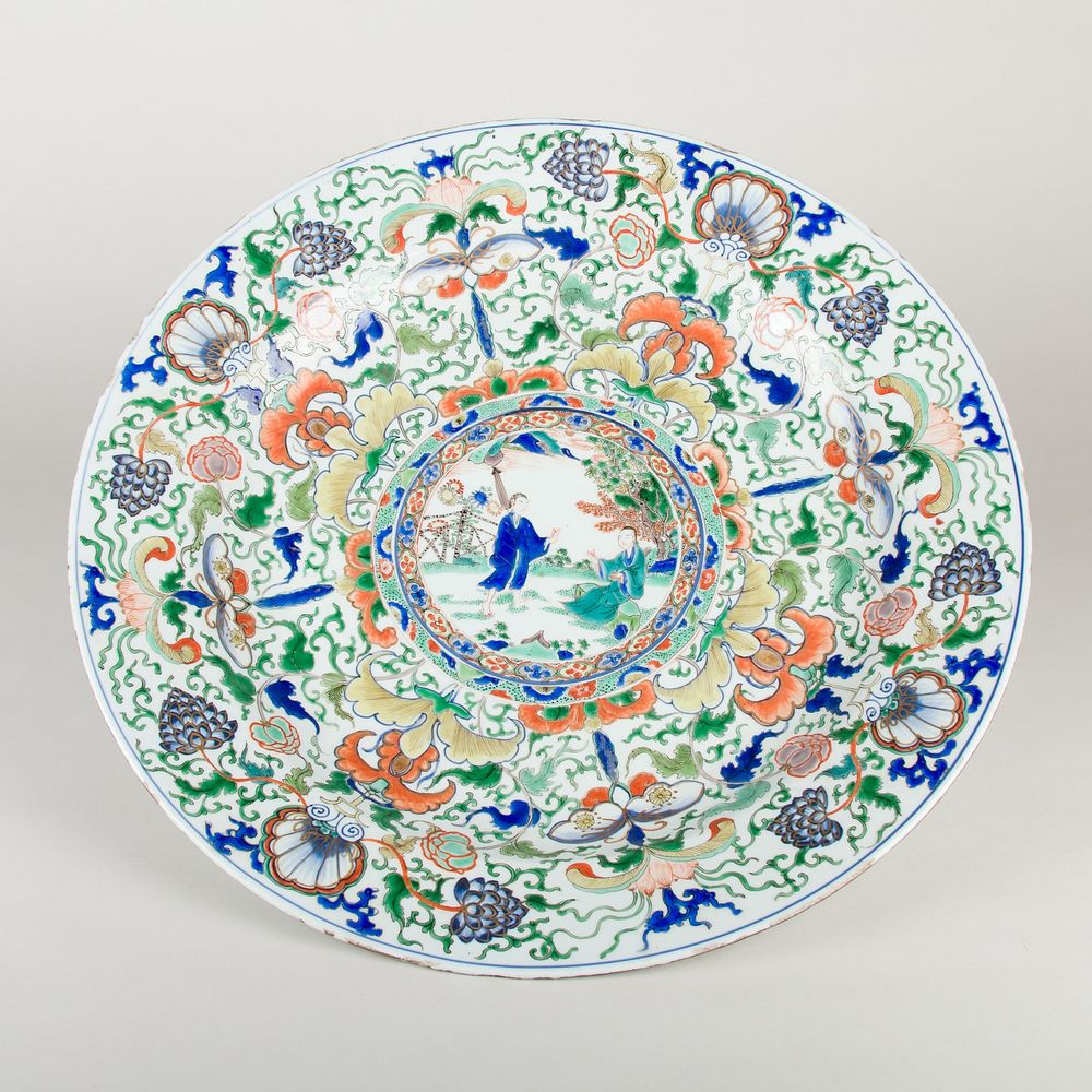 Plate with human figures