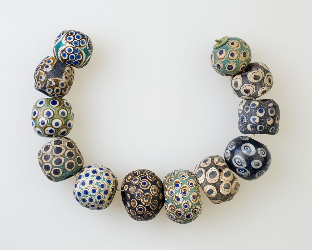 String of 12 Eye Beads