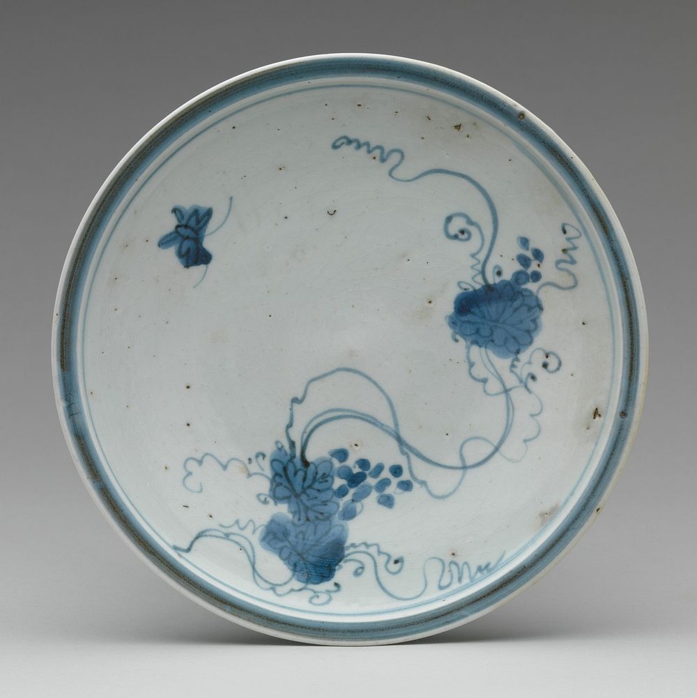 Dish with Grapevine