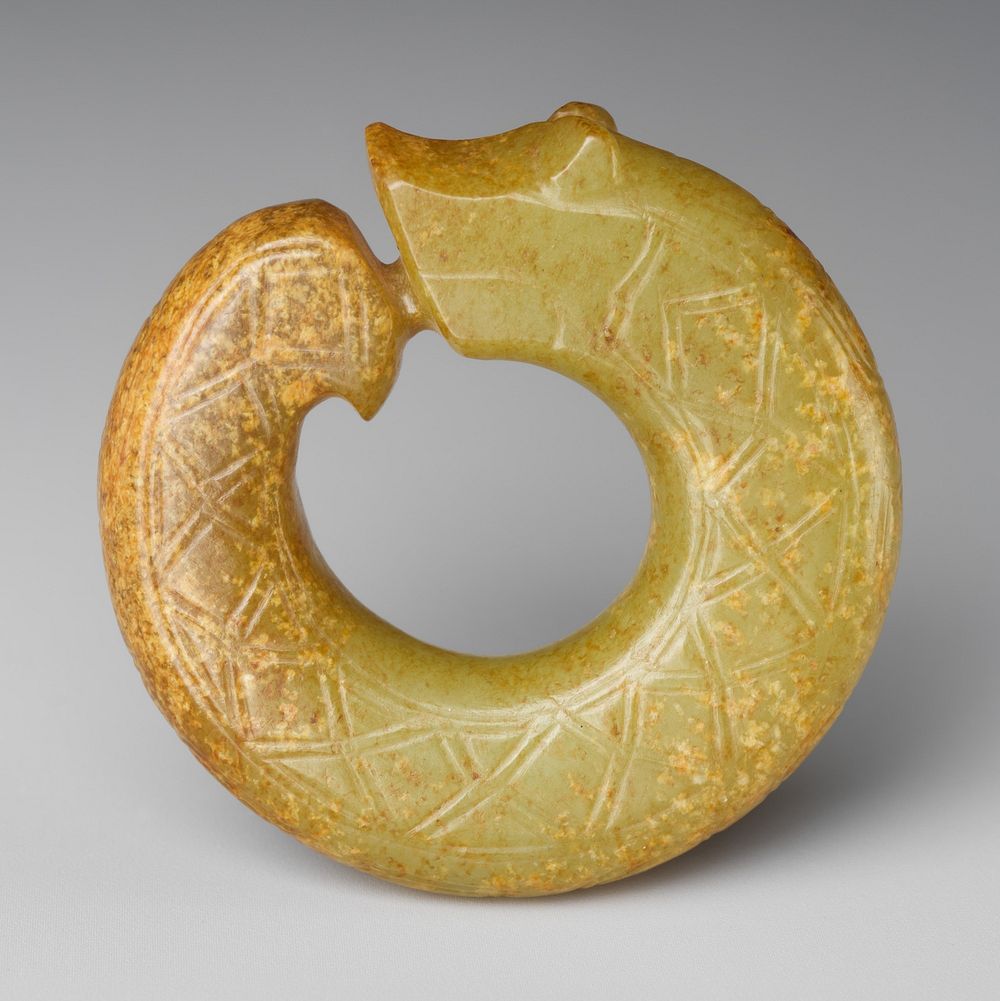 Pendant in the shape of a coiling dragon