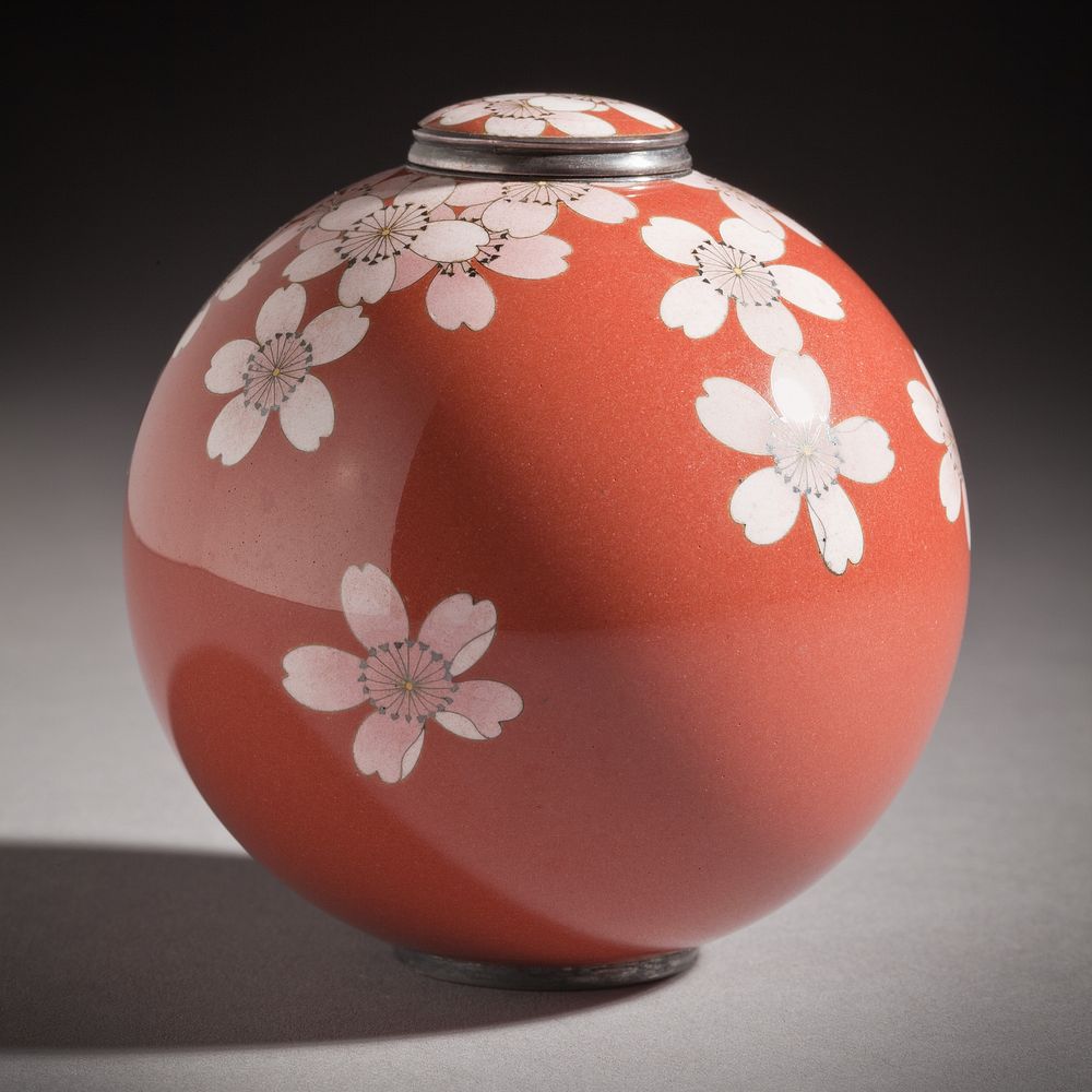 Sweets Container (furidashi) with Design of Cherry Blossoms by Namikawa Yasuyuki